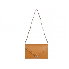 Hermes Pilot Envelope Clutch Camel se stříbrným hardwarem