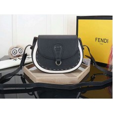 Kožená taška přes rameno Fendi Saddlebag černá