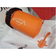 Kabelka Dior Roller Pouch z džínové telecí kůže v oranžové barvě s texturovanou strukturou