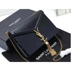 Kabelka s monogramem Saint Laurent Cassandra s přezkou, telecí kůže, černá