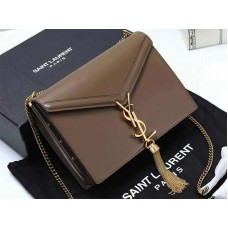 Kabelka s monogramem Saint Laurent Cassandra s přezkou z telecí kůže hnědá