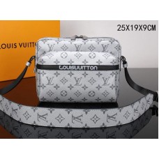 Kabelka Louis Vuitton Messenger PM Monogram Other Silver m43827