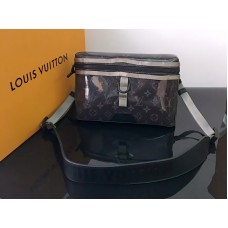 Kabelka Louis Vuitton Monogram Eclipse Glaze Discovery Messenger PM m52218