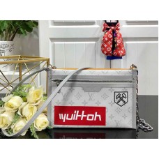 Louis Vuitton Monogram bílá plátěná plochá kabelka přes rameno m44640