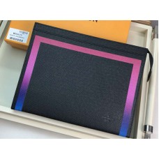 Louis Vuitton Taiga kožená kabelka Voyage Mm s barevným lemováním, černá m30675